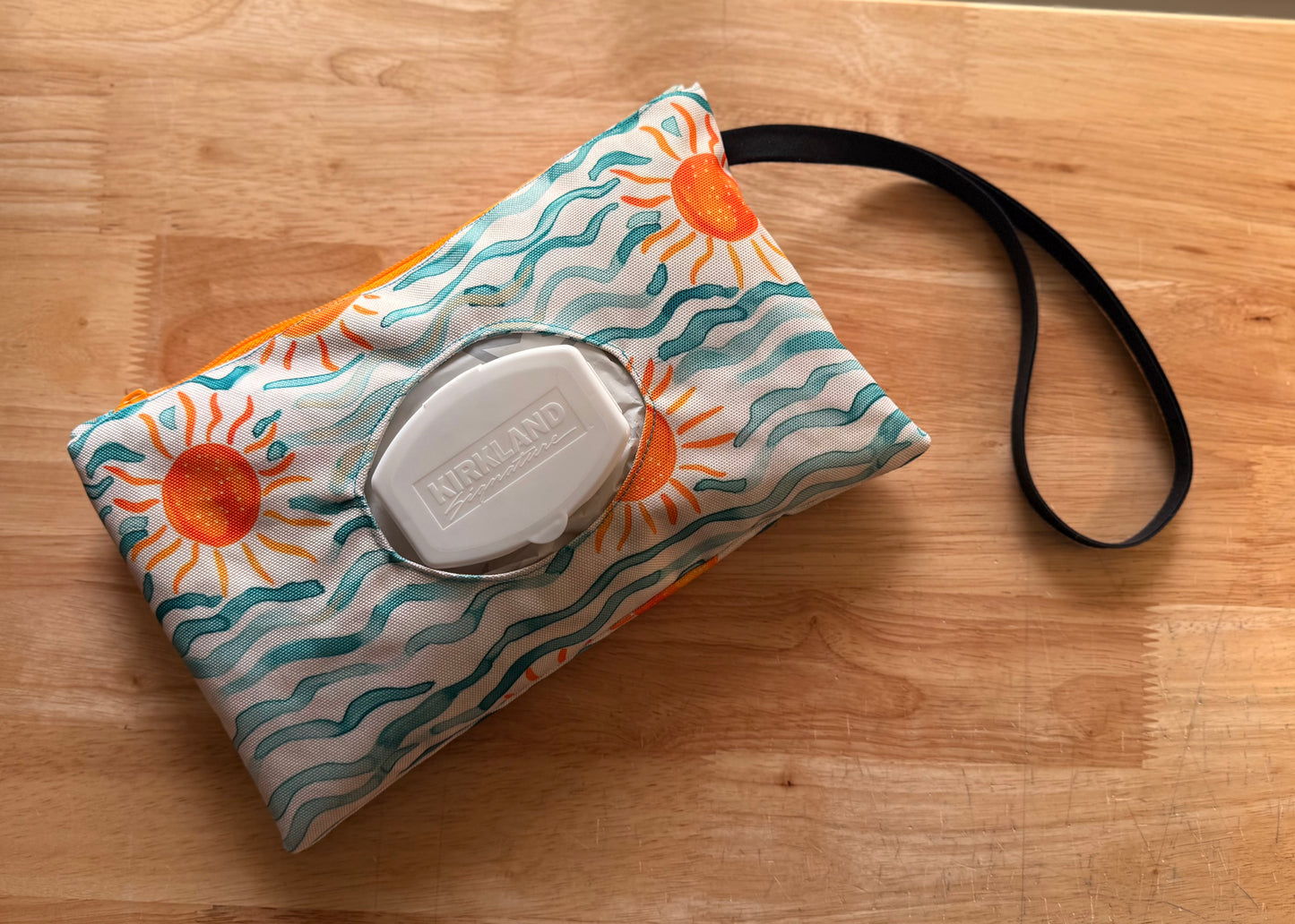 Wavy Simple Wipe Pouch